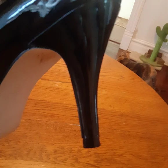 Shoes - Picture 2 of 6